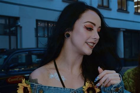 aleesa savage|@playwithsavage .